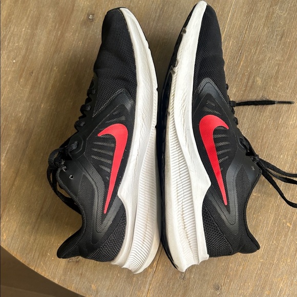 NIKE AIR Downshifter 10 Black & Red Mesh Running Shoe Sneakers Men’s US Size 8.5 - Picture 11 of 16